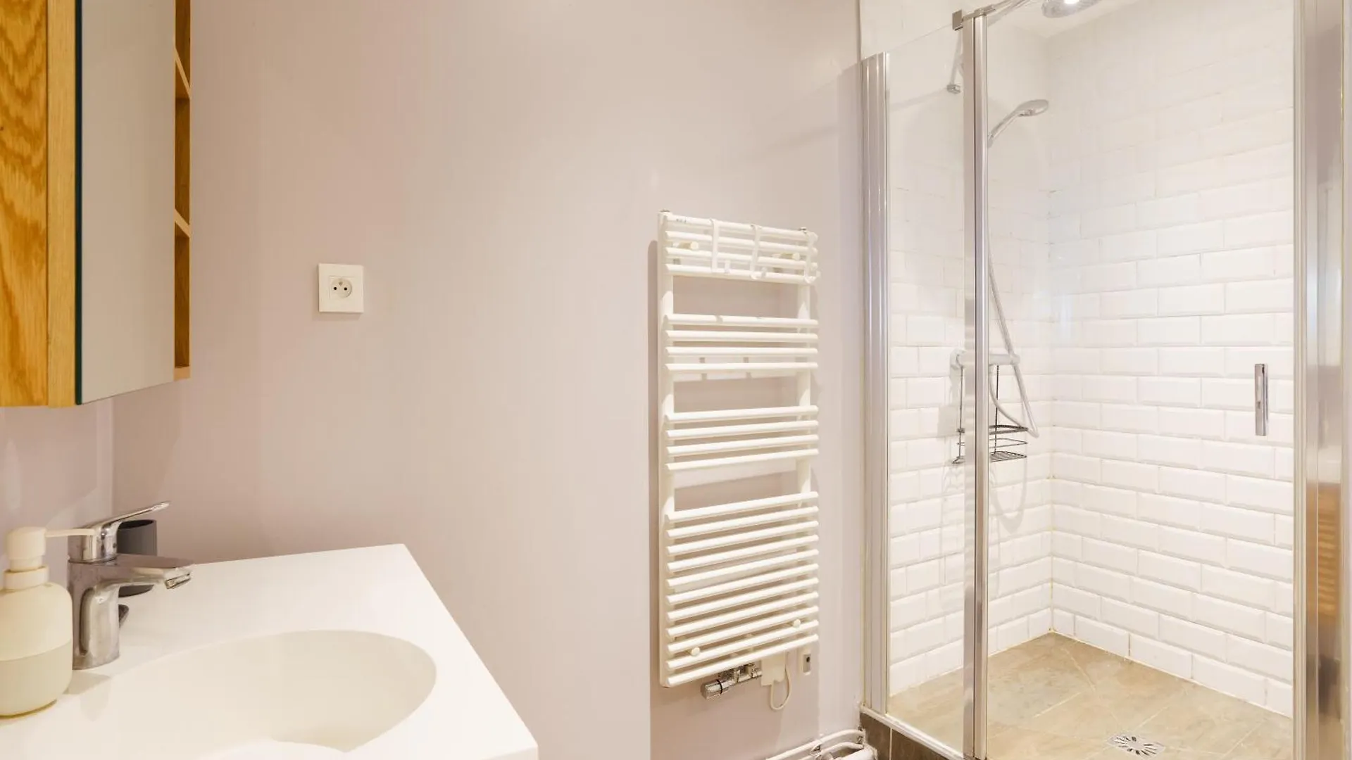 Bright And Airy 1Bd Apartment Quartier De La Gare Paris 0*,